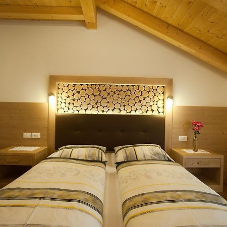 Ferienwohnung Lüch da Mirió Wengen Zimmer foto
