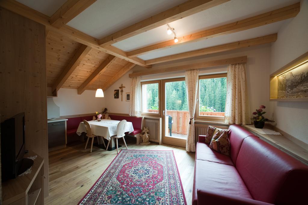 Ferienwohnung Lüch da Mirió Wengen Zimmer foto