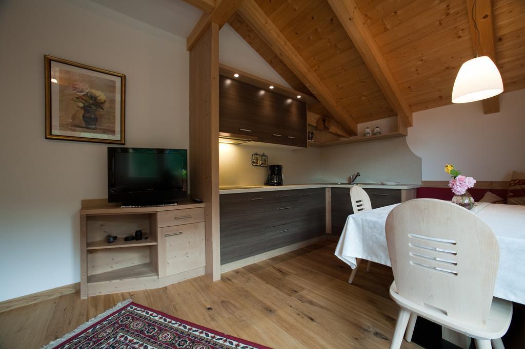 Ferienwohnung Lüch da Mirió Wengen Zimmer foto