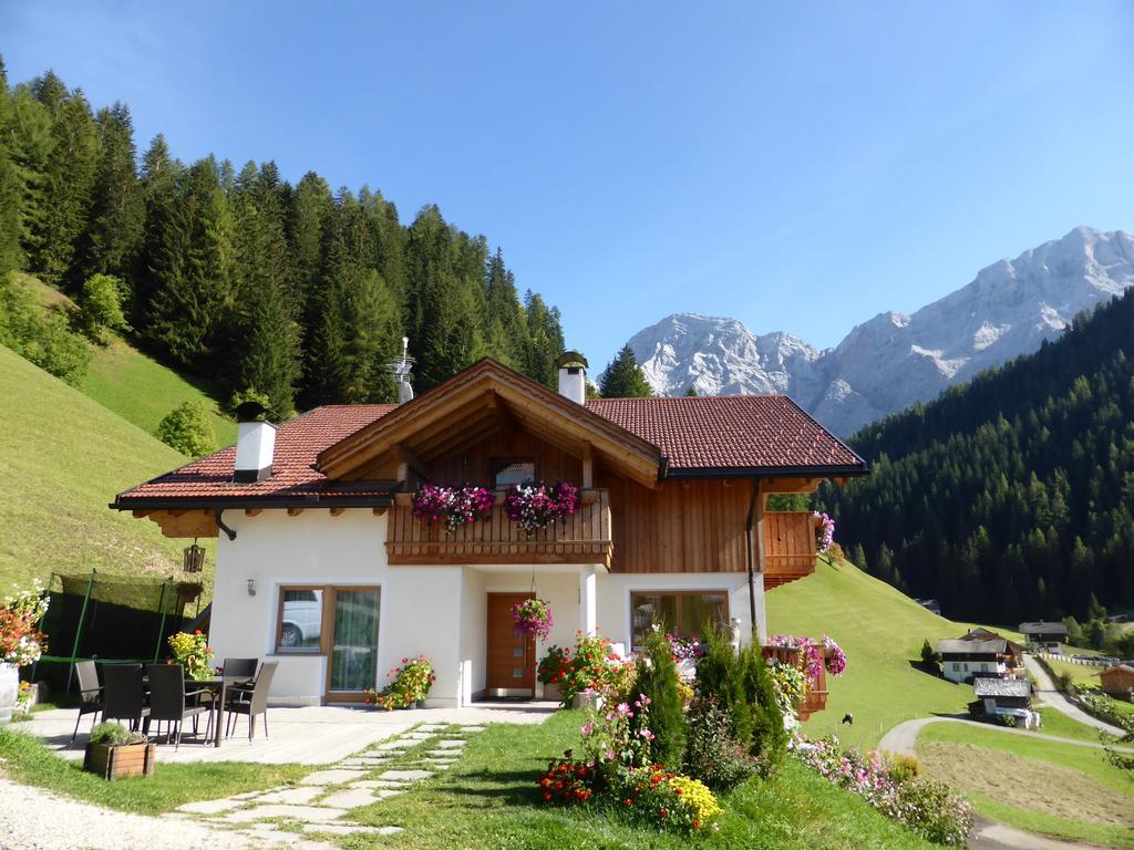Ferienwohnung Lüch da Mirió Wengen Zimmer foto