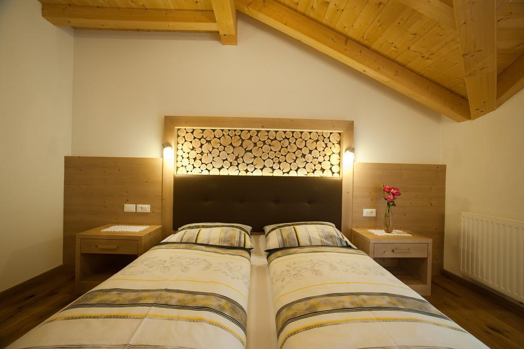 Ferienwohnung Lüch da Mirió Wengen Zimmer foto